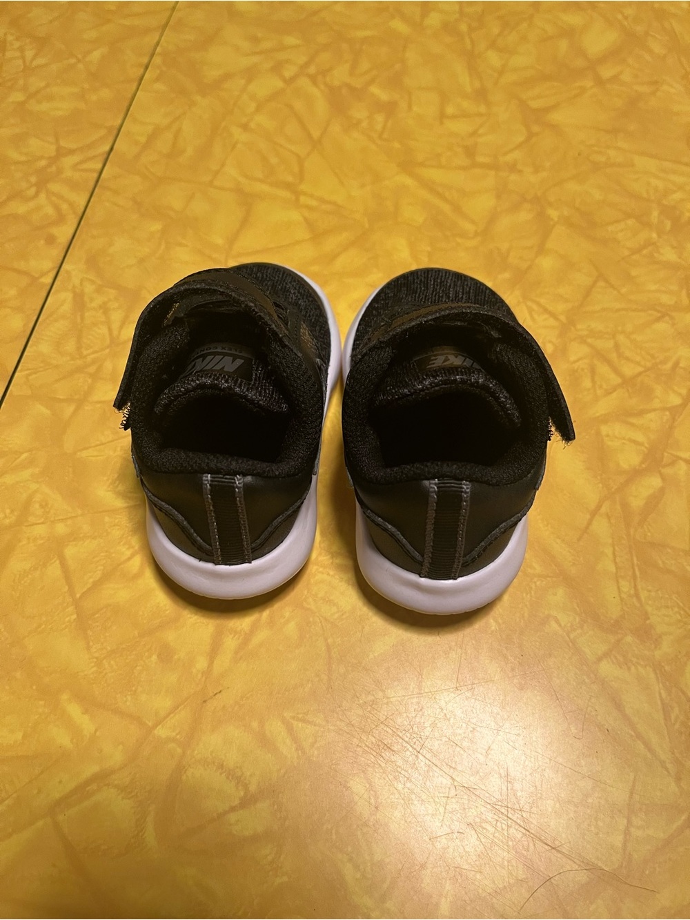 NWOT Nike Newborn Velcro Sneakers - Picture 6 of 8